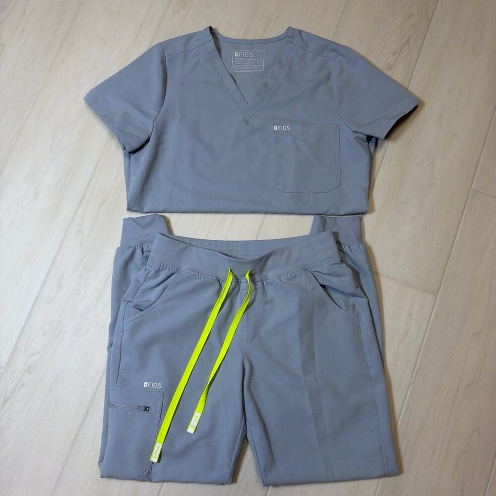 FIGS Scrub Set